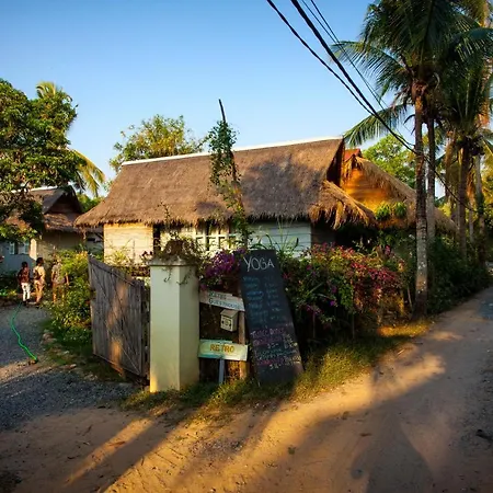 Retro Kampot Guesthouse-2